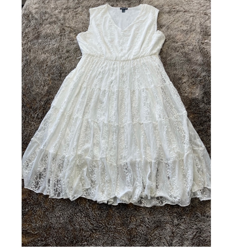 Beautiful Lacey Dress off white EUC